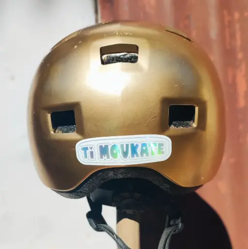 Autocollant holographique "Ti Moukate"
